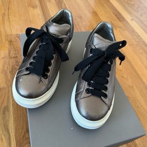 Alexander McQueen Women’s Metallic Grey Leather Platform Sneakers